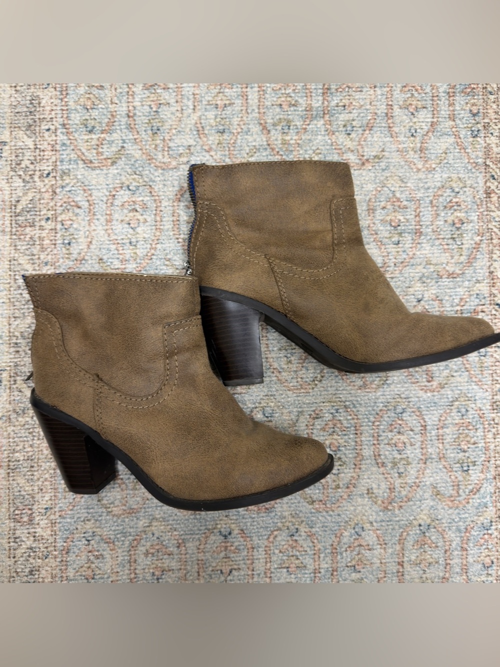 Y2K Mossimo Women’s Taupe faux Suede Ankle Boots 8.5